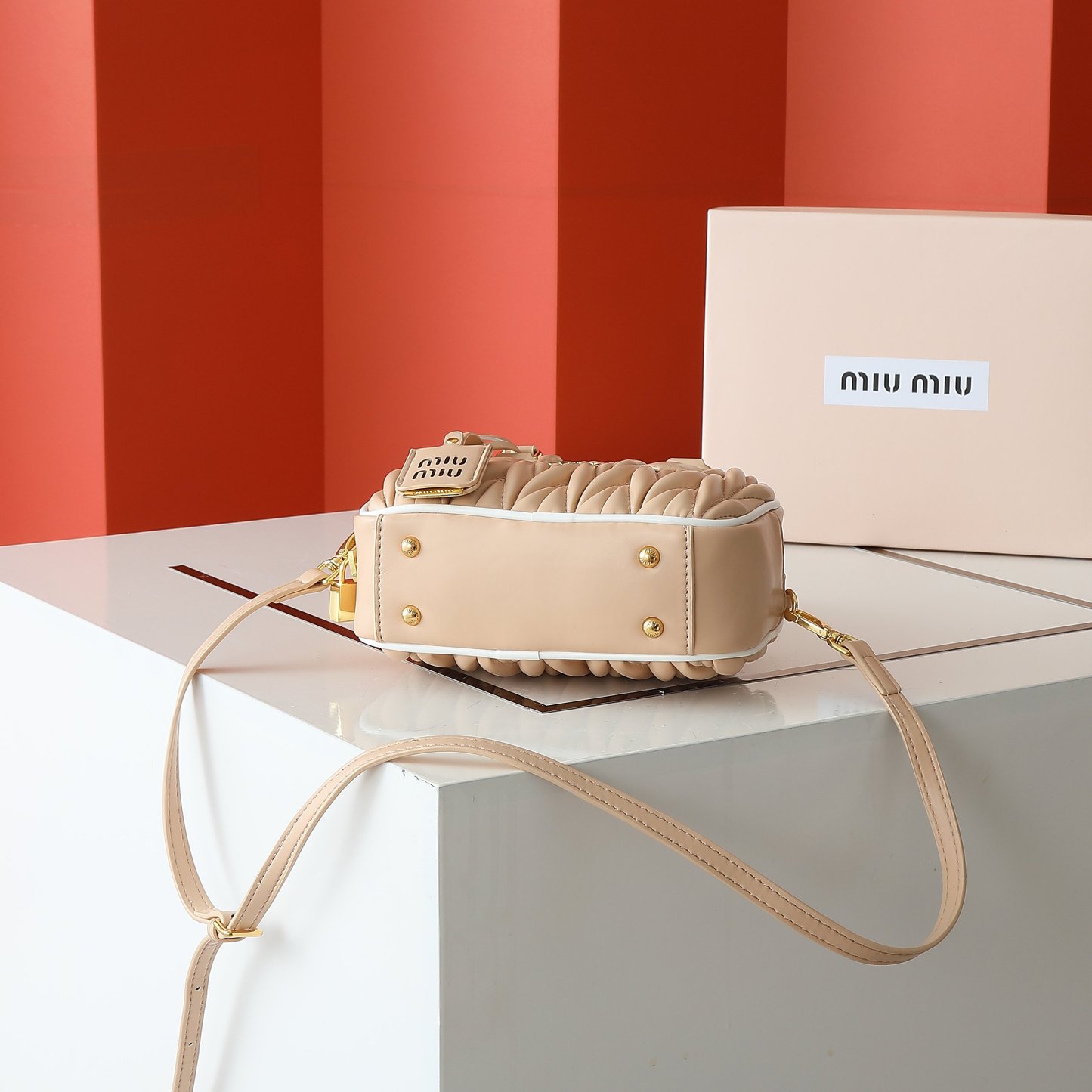 ミュウミュウ アルカディ マテラッセレザー スモールバッグ「Arcadie Bag」