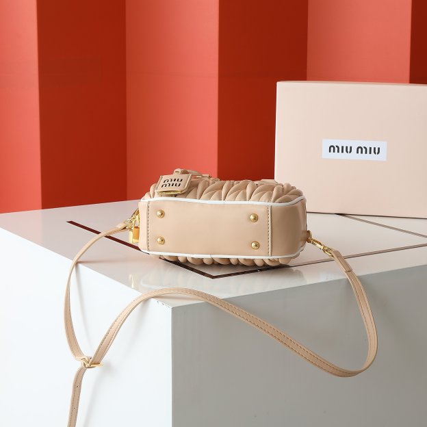 ミュウミュウ アルカディ マテラッセレザー スモールバッグ「Arcadie Bag」