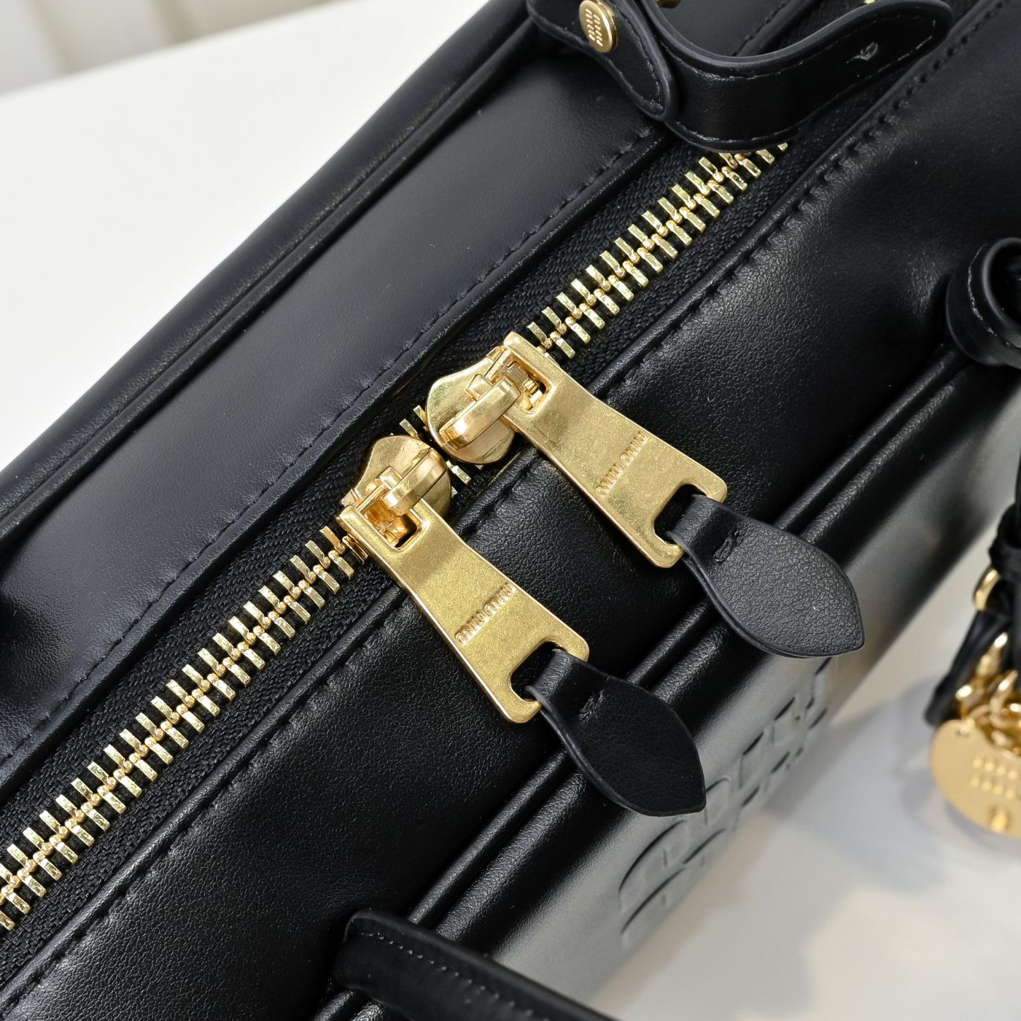 ミュウミュウ ボー レザー ミディアムバッグ「Beau Bag」