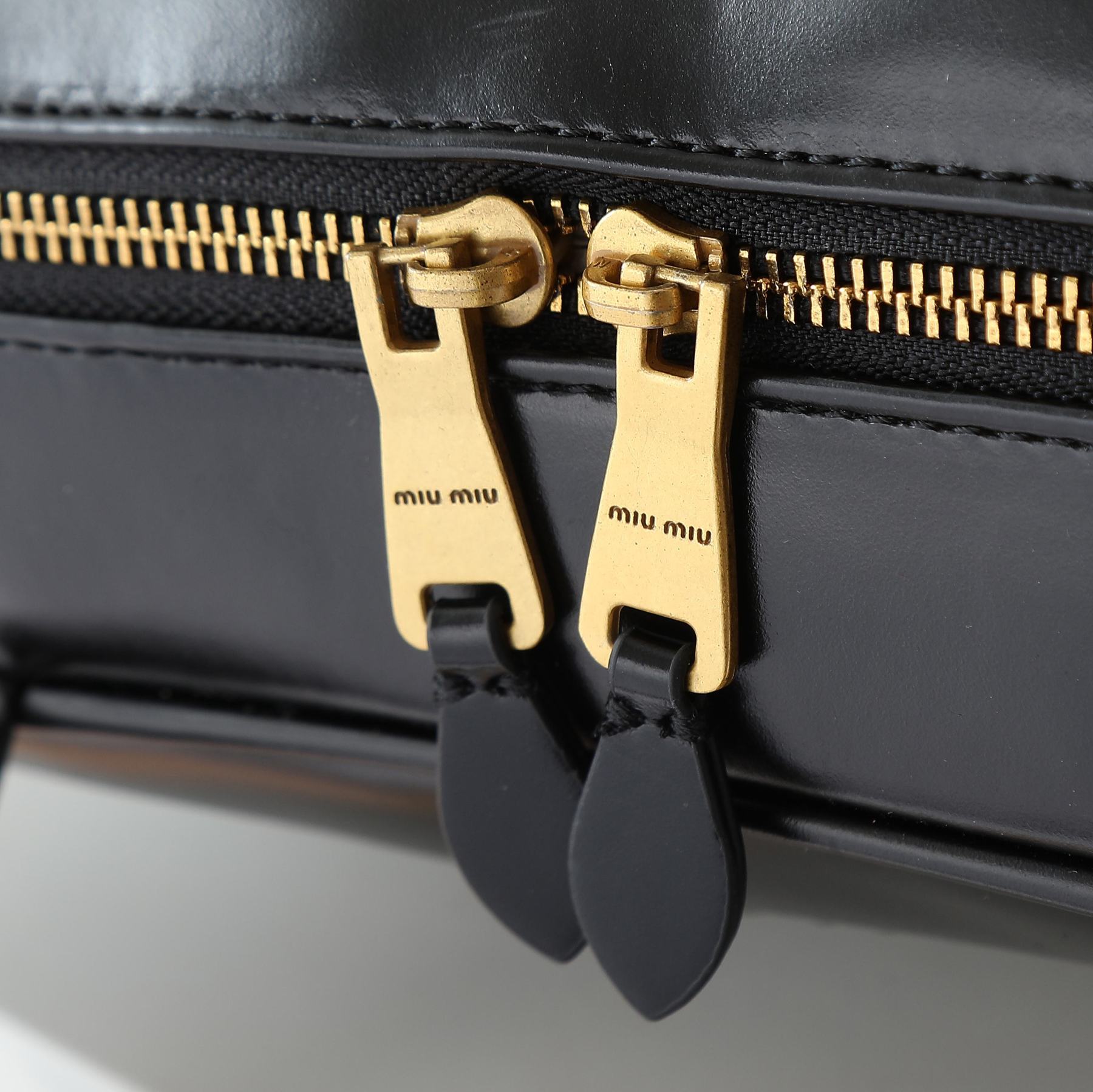 ミュウミュウ ボー レザー スモールバッグ「Beau Bag」