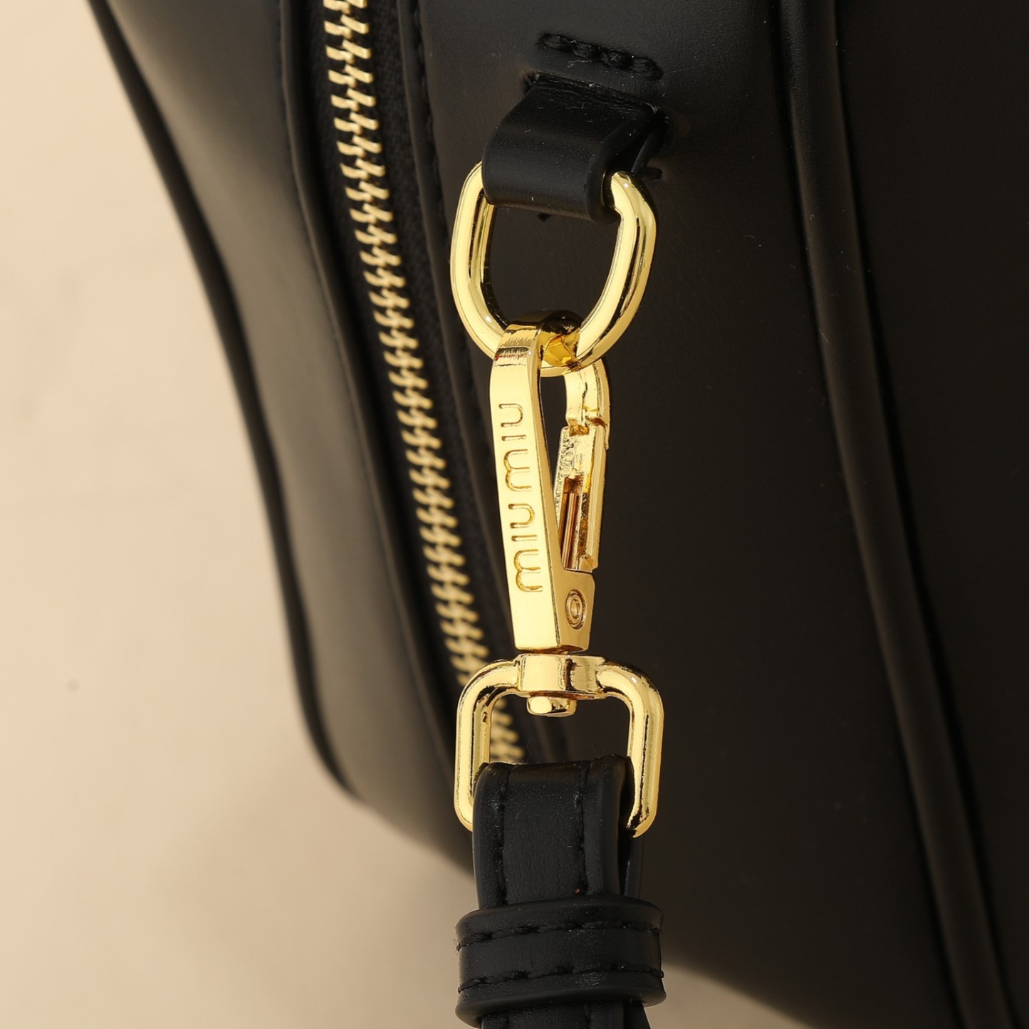 ミュウミュウ ボー レザー ラージバッグ「Beau Bag」