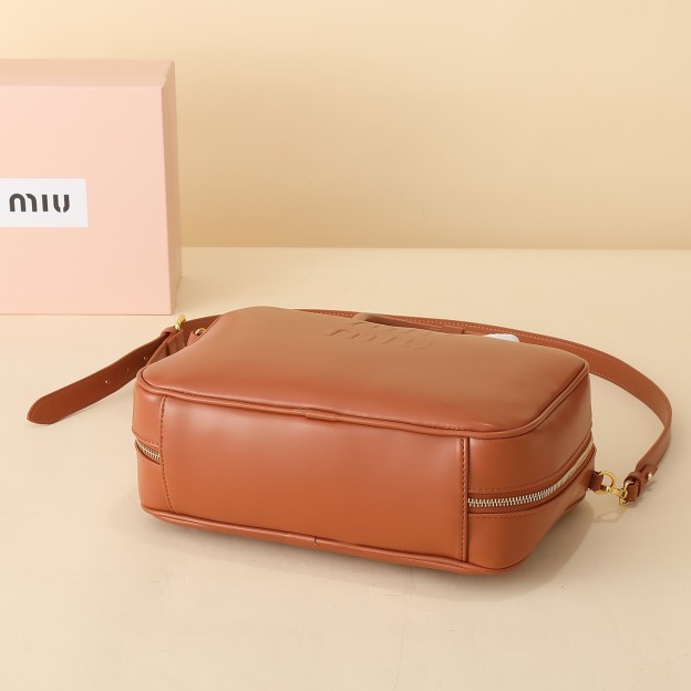ミュウミュウ ボー レザー ラージバッグ「Beau Bag」