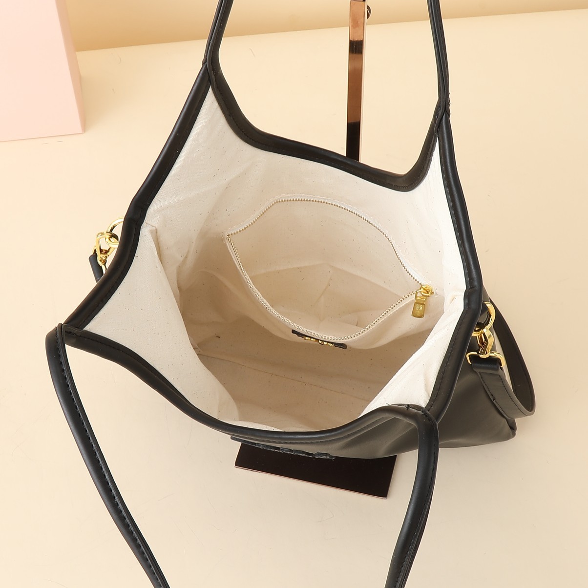 ミュウミュウ アイビー レザー レギュラーバッグ「Ivy Bag」