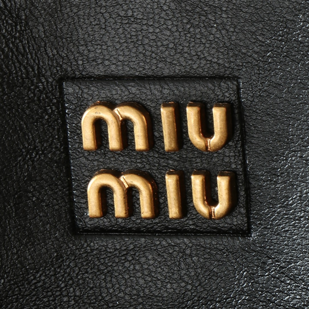 ミュウミュウ アバンチュール ナッパレザー スモール トップハンドルバッグ「Aventure Bag」