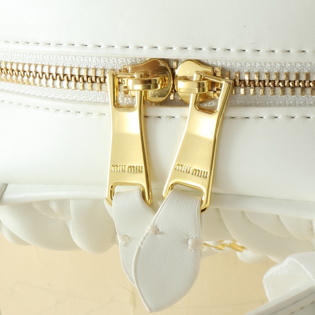 ミュウミュウ アバンチュール マテラッセレザー バッグ「Aventure Bag」