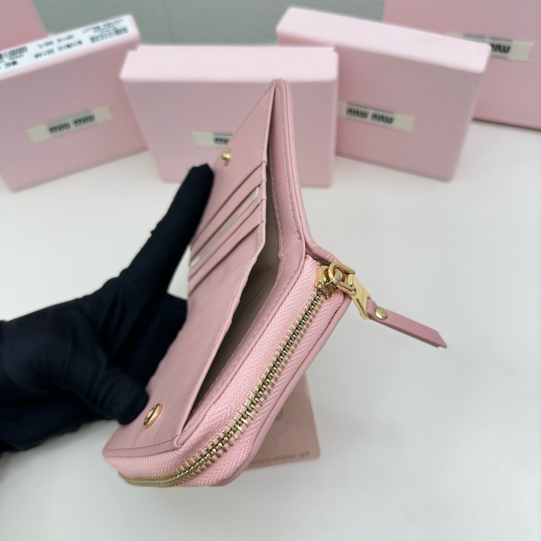 ミュウミュウ ラージ マトラッセ ナッパレザー ウォレット「Matelassé Wallet」