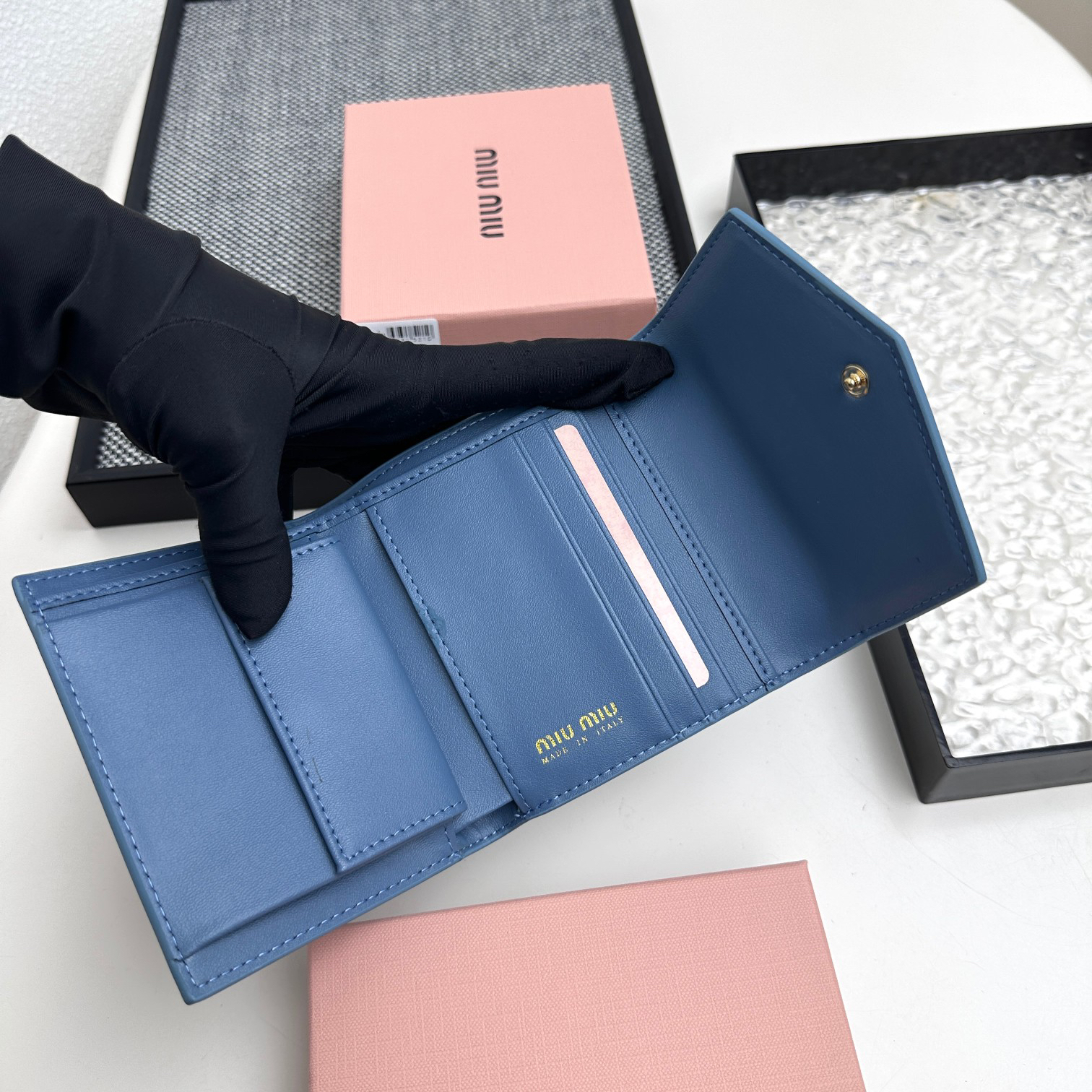 ミュウミュウ アルカディ コンパクト フラップ ウォレット「Arcadie Wallet」