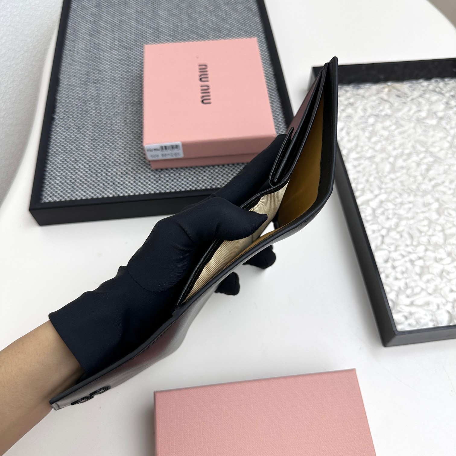 ミュウミュウ アルカディ コンパクト フラップ ウォレット「Arcadie Wallet」