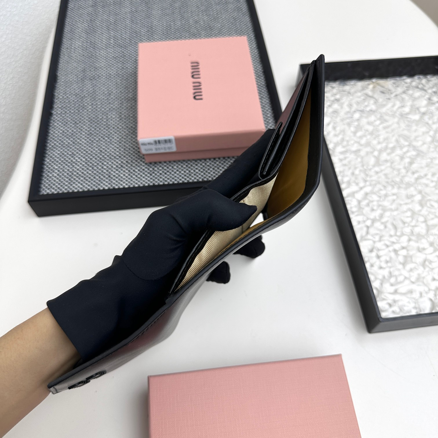 ミュウミュウ アルカディ コンパクト フラップ ウォレット「Arcadie Wallet」