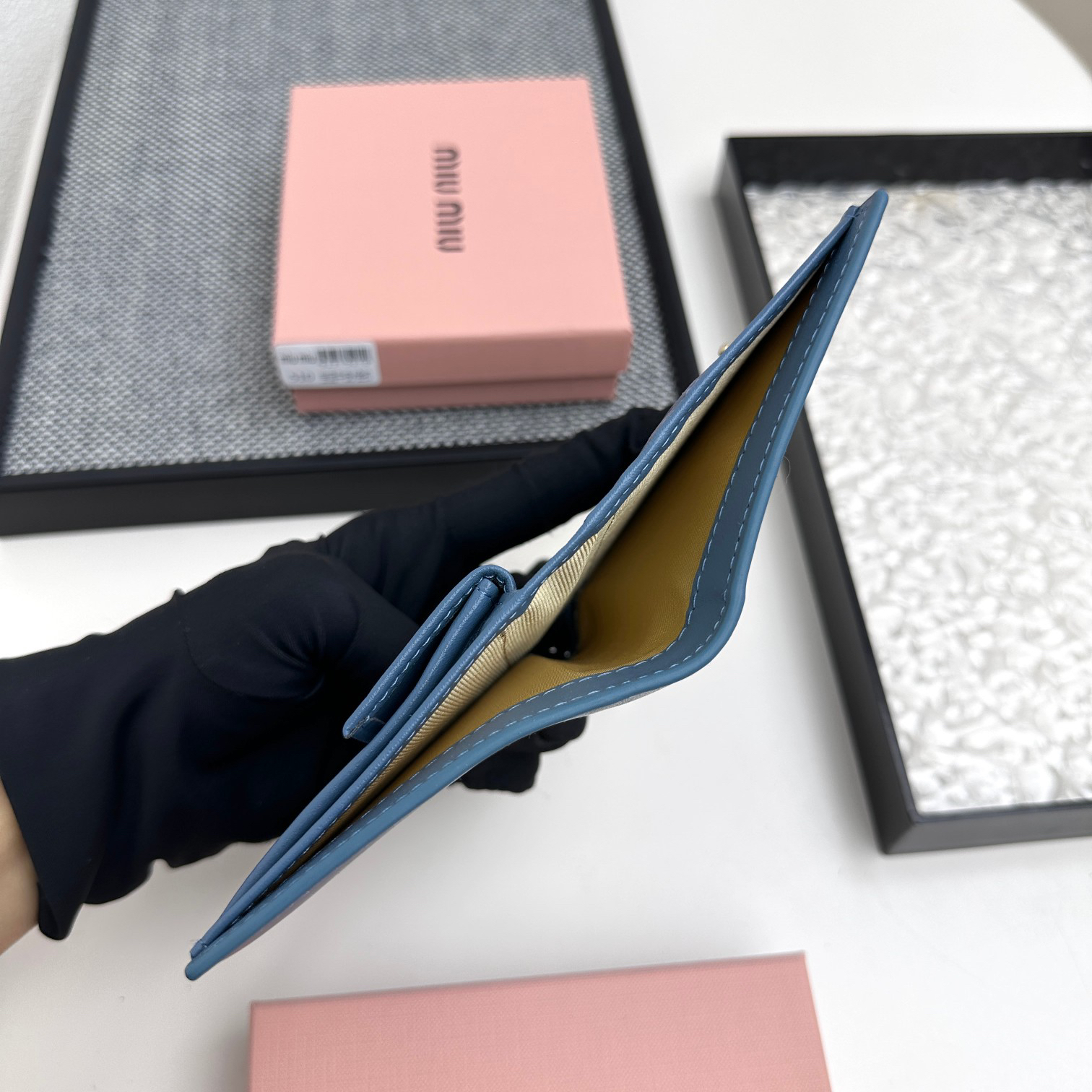 ミュウミュウ アルカディ レザー 財布「Arcadie Wallet」