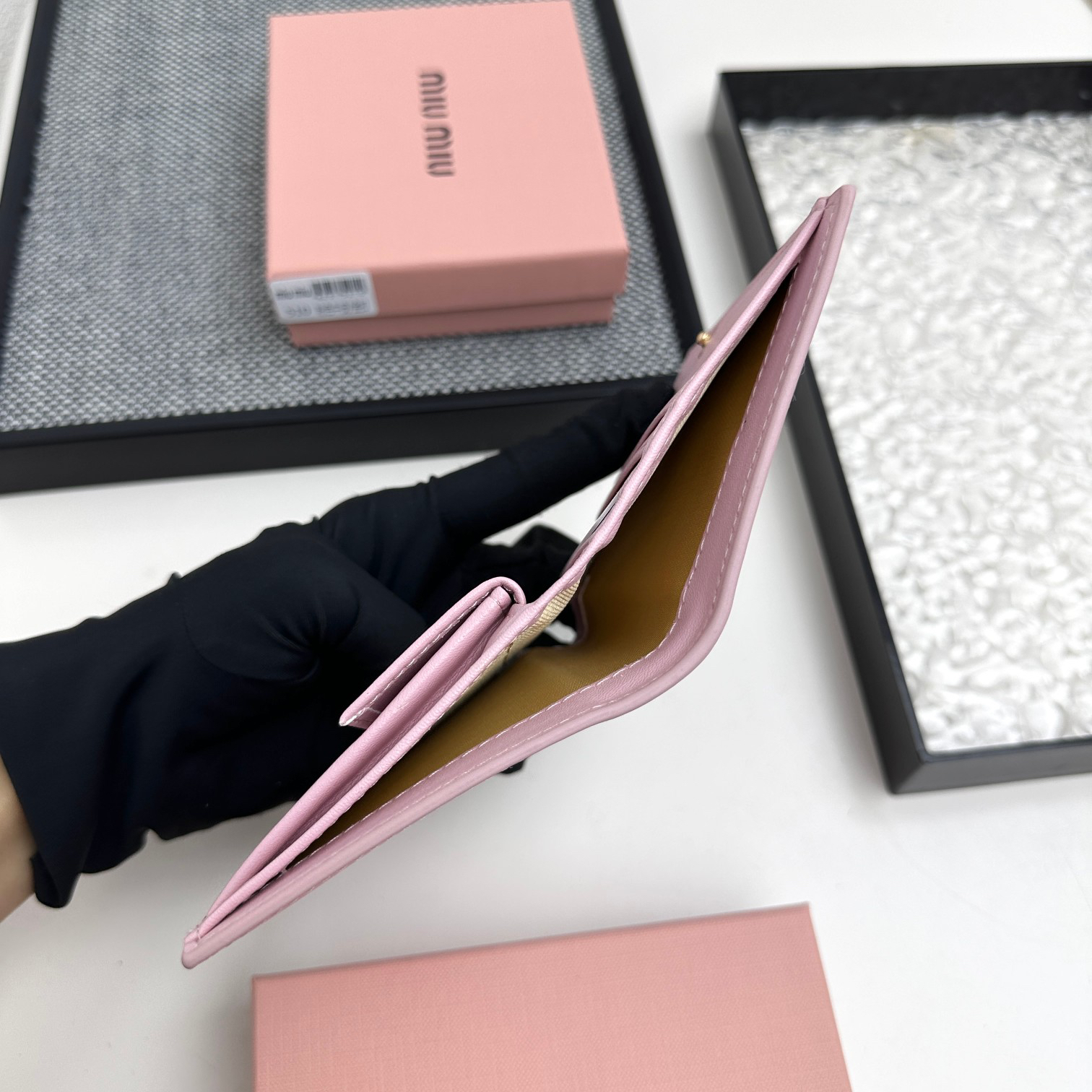 ミュウミュウ アルカディ レザー 財布「Arcadie Wallet」