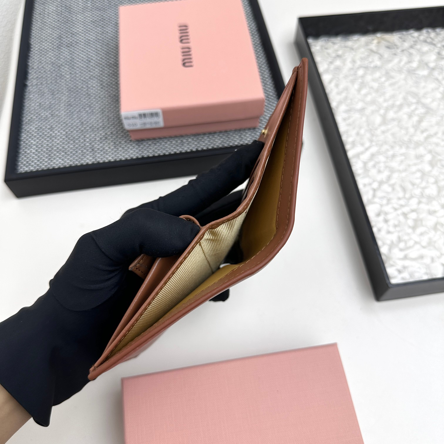 ミュウミュウ アルカディ レザー 財布「Arcadie Wallet」