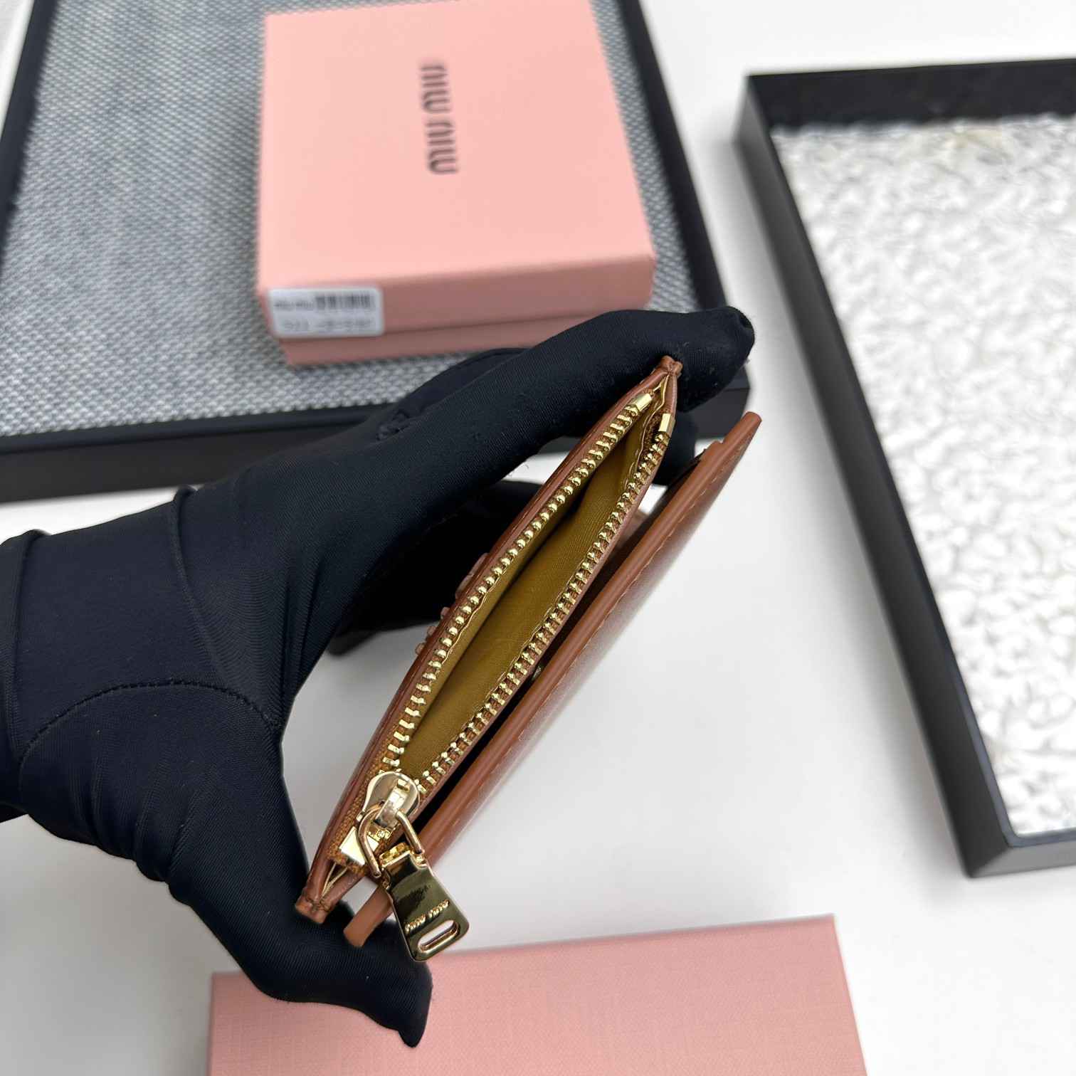 ミュウミュウ アルカディ レザー 財布「Arcadie Wallet」