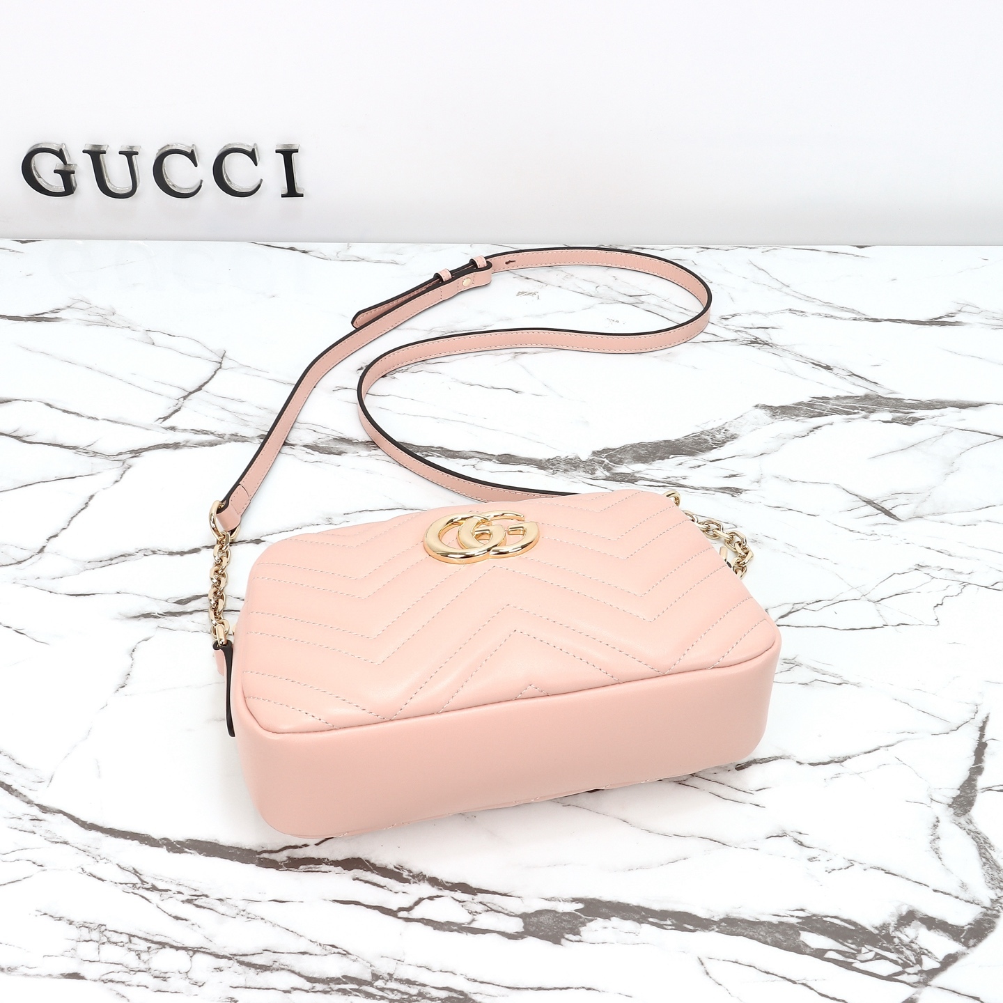 グッチ〔GGマーモント〕スモール カメラバッグ「GG Marmont Bag」