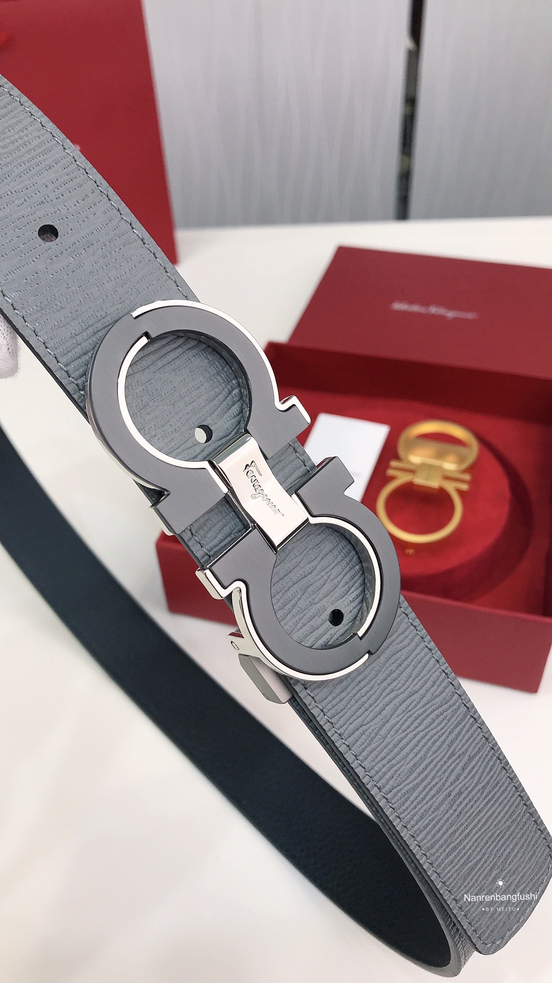 フェラガモ「Ferragamo」リバーシブルベルト「デュアルバックル」