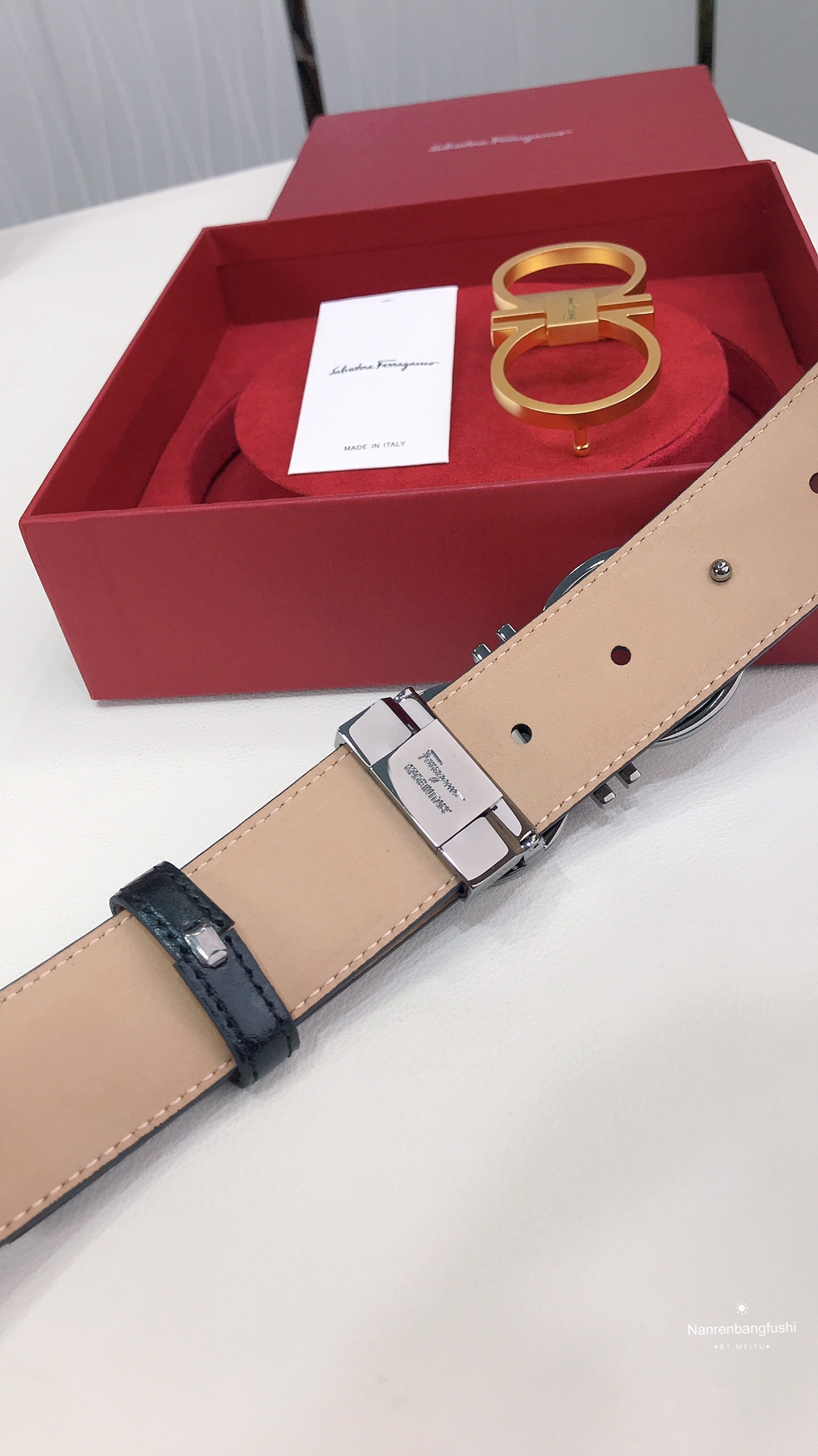 フェラガモ「Ferragamo」リバーシブルベルト「デュアルバックル」