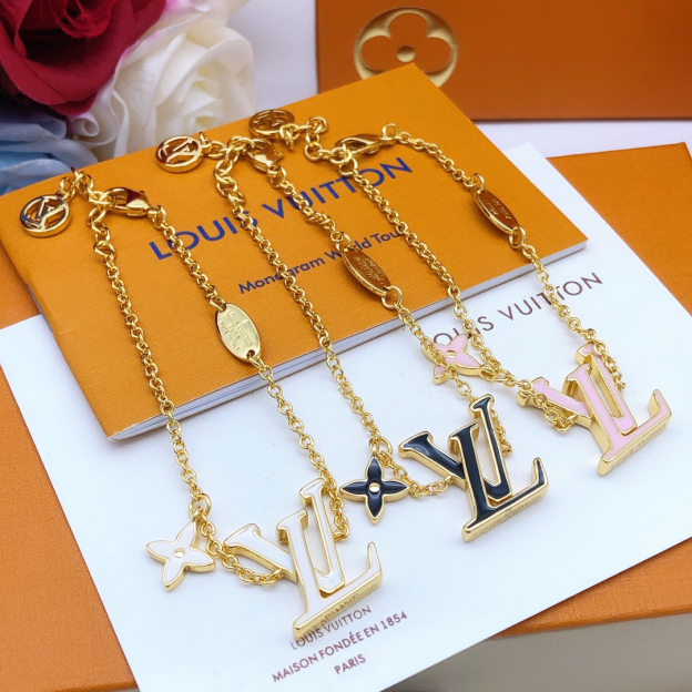 ルイ・ヴィトン シグネチャーチャームブレスレット