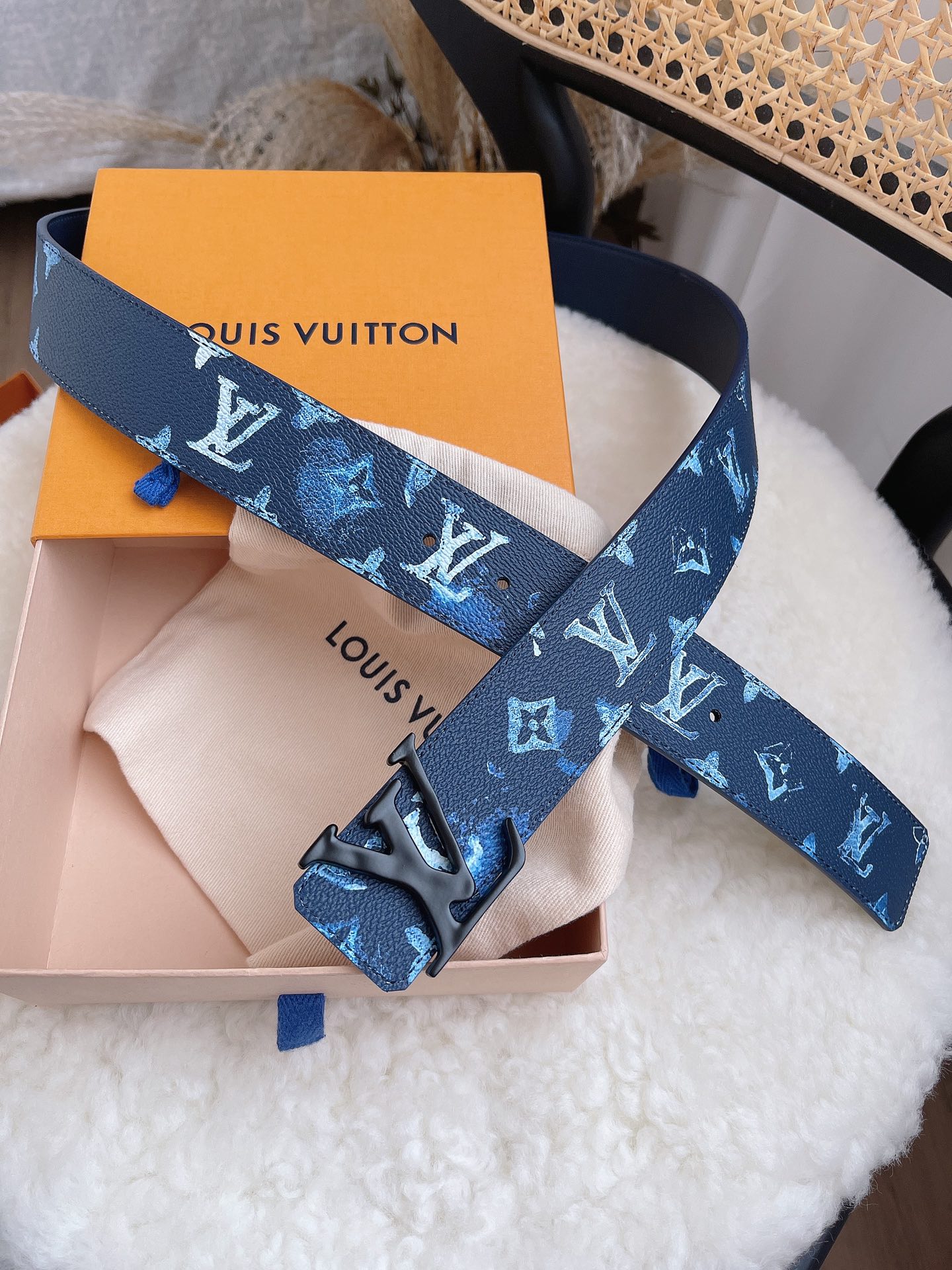 ルイ・ヴィトン「Louis Vuitton」ベルト･LV イニシャル 40MM