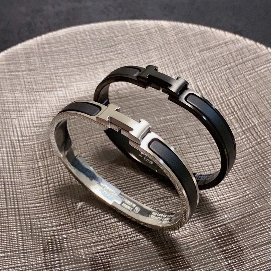 エルメス ブランドの象徴的なブレスレット