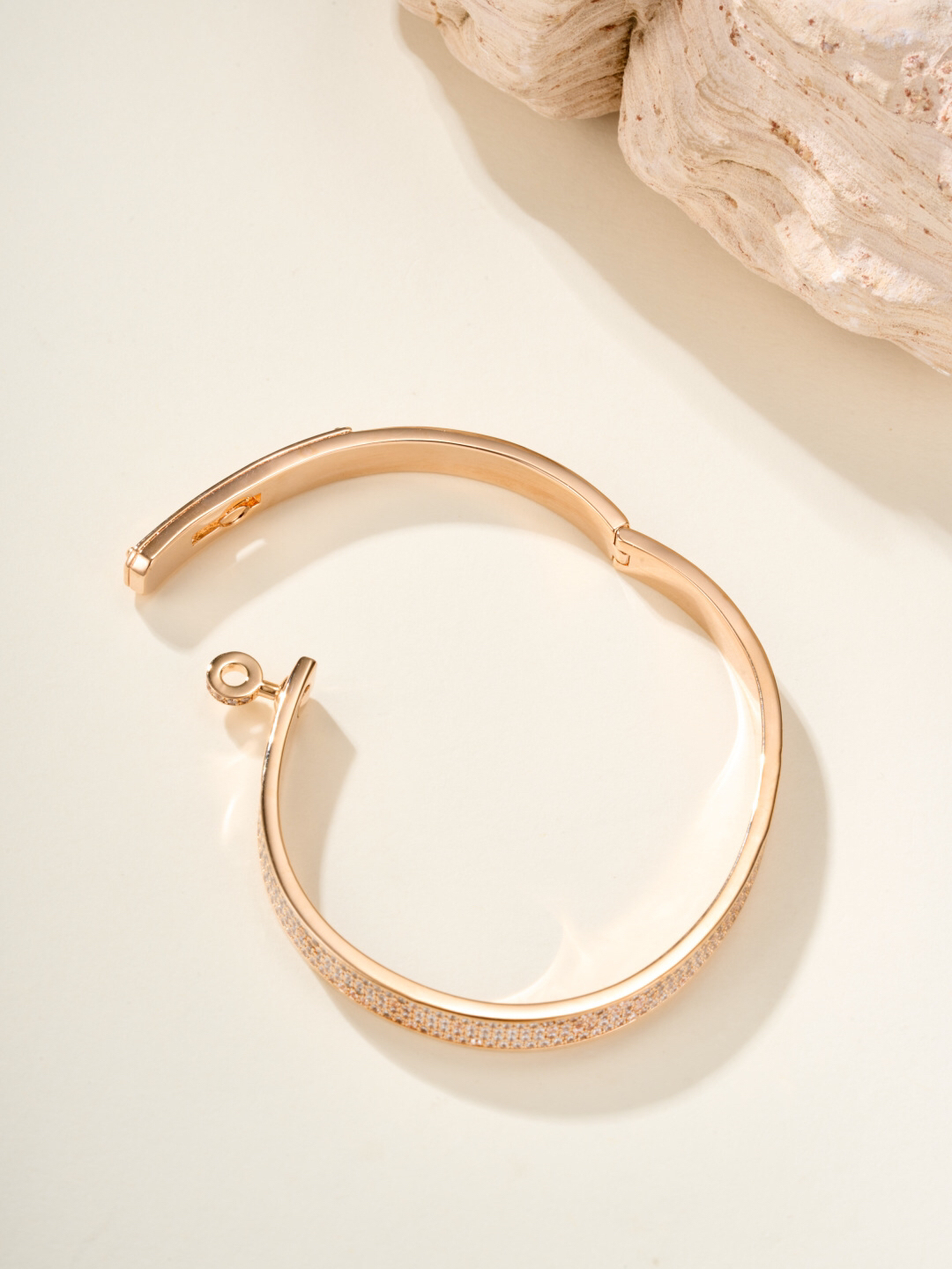 エルメス ブランドの象徴的なブレスレット