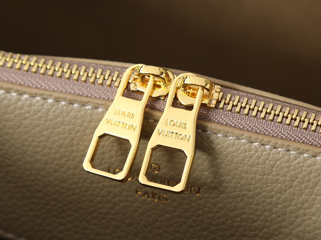 ルイ・ヴィトン ベラ･トート マヒナ子牛革「Bella Tote」
