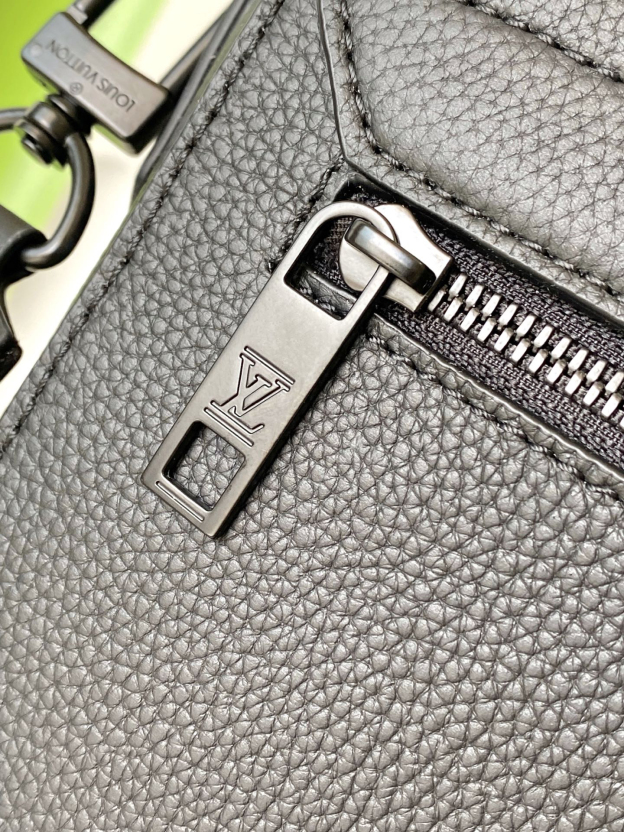 ルイ・ヴィトン「Louis Vuitton」テイクオフ･メッセンジャー