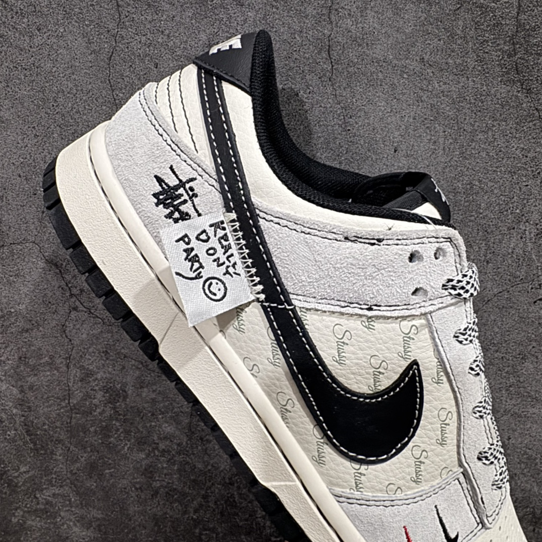 「コラボモデル」Supreme x Nike SB Dunk Low スニーカー