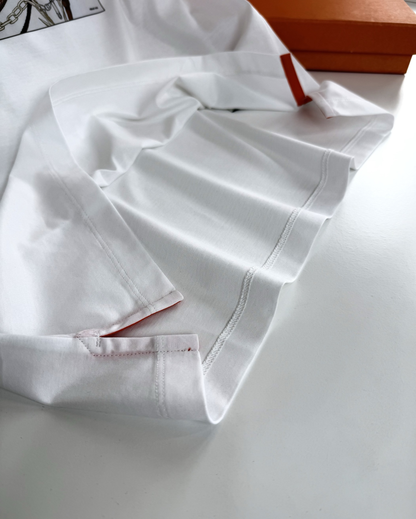 エルメス「Hermès」 クルーネックTシャツ 軽やかな着心地 春夏新作
