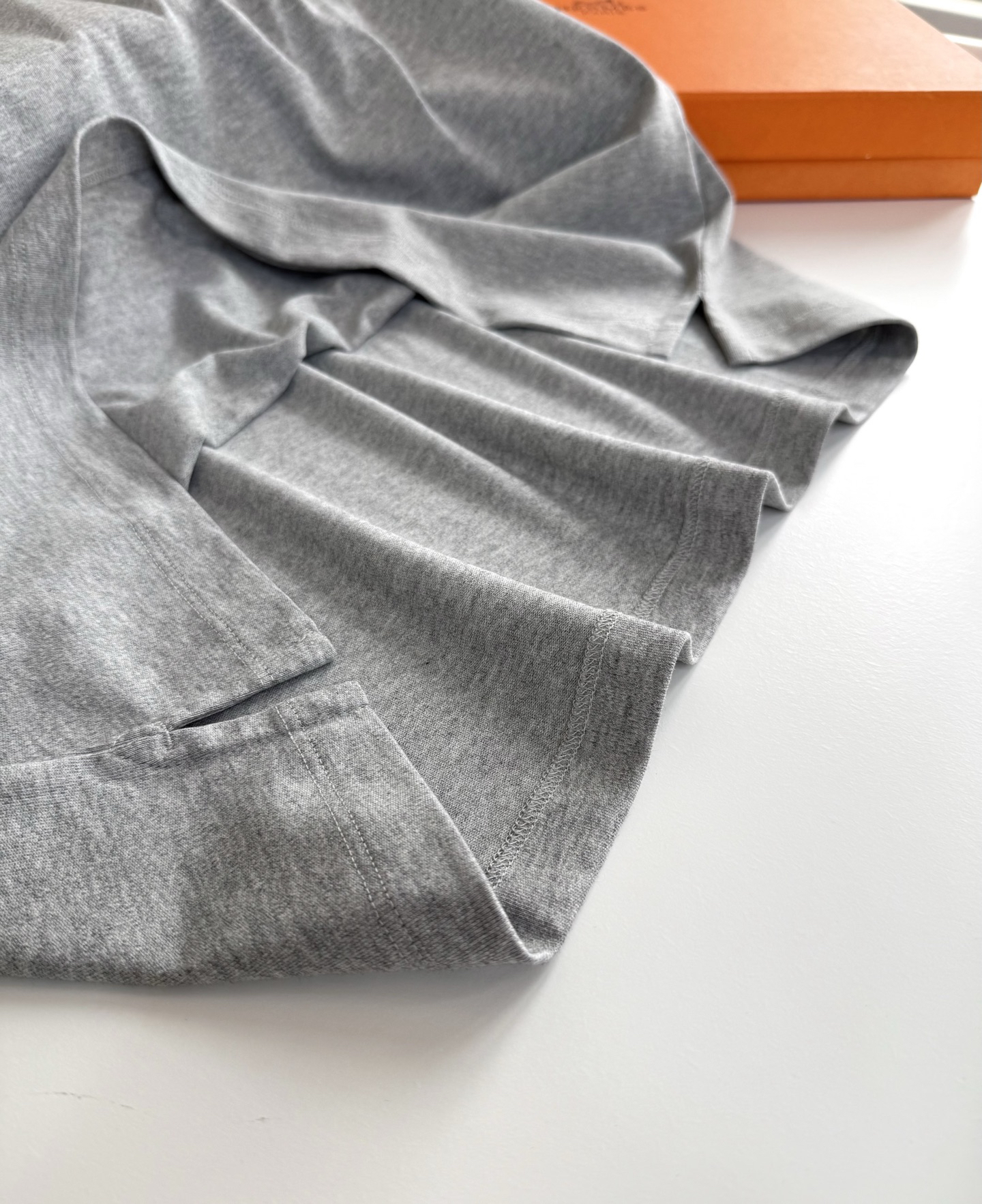 エルメス「Hermès」 クルーネックTシャツ 軽やかな着心地 春夏新作