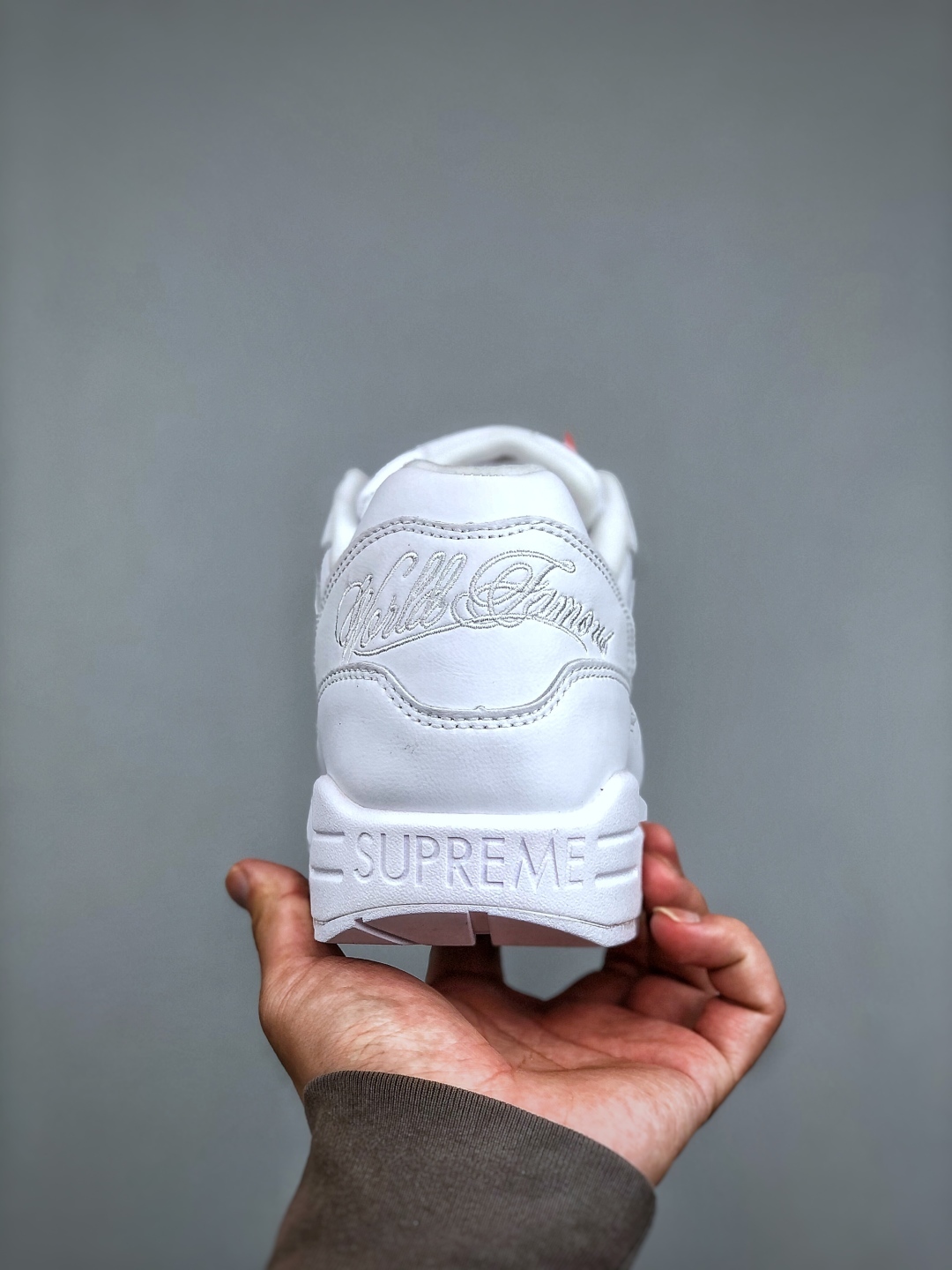 「コラボモデル」Nike Air Max 1 x Supreme スニーカー