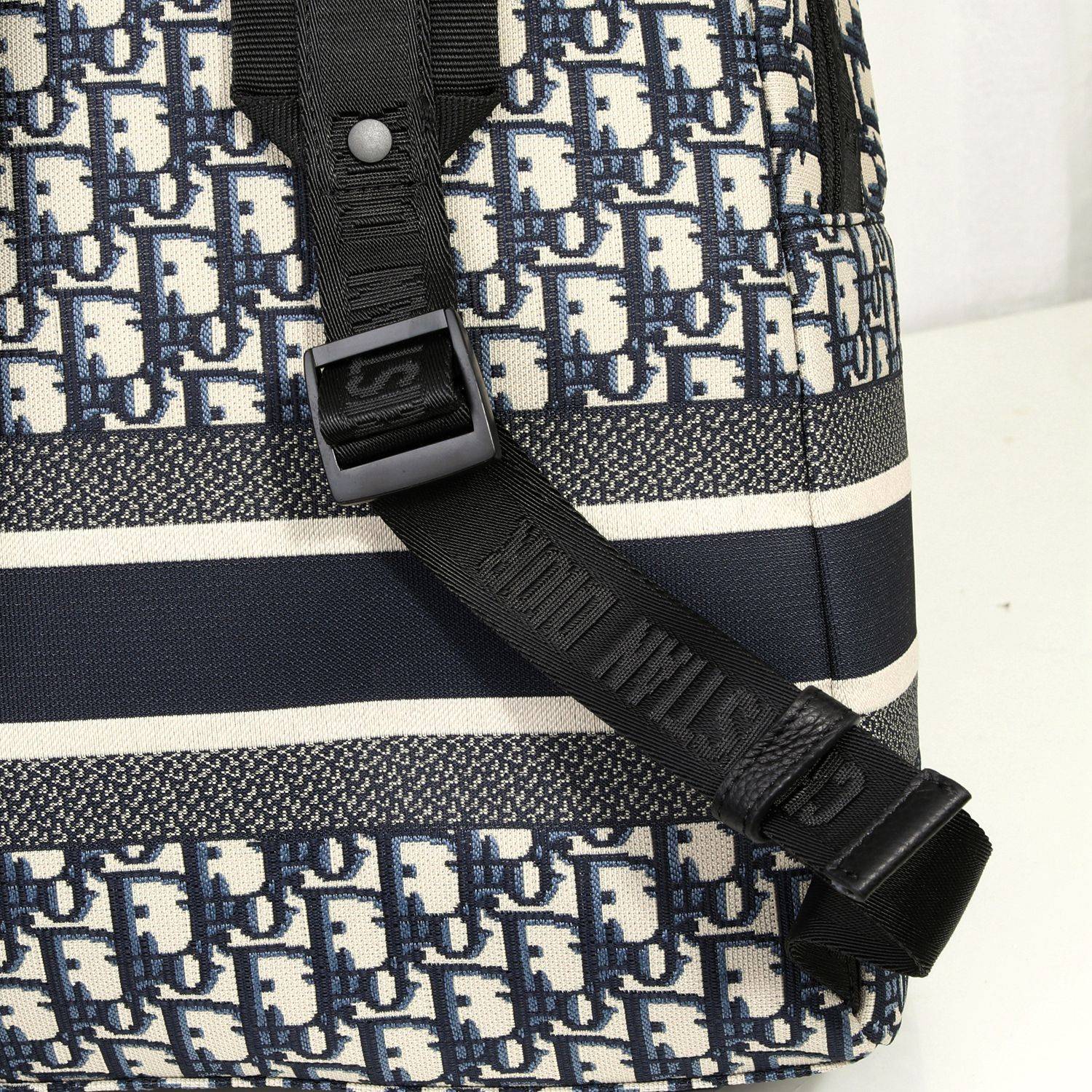 ディオール「Dior」Imported Oblique帆布 ダブルストラップ バックパック【中性デザイン×実用性】