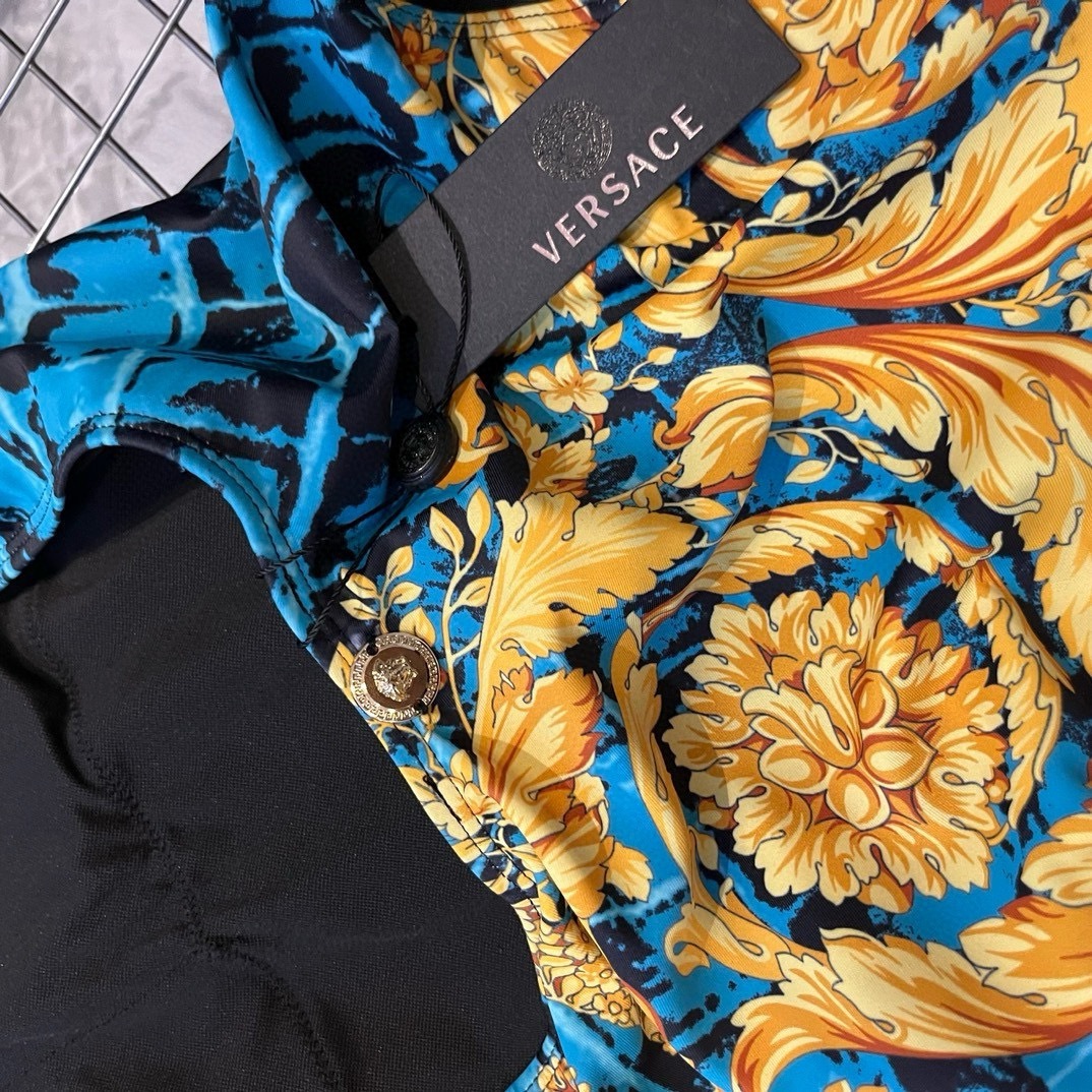 ヴェルサーチ「Versace」ワンピース水着「2025夏季限定・人気プレミアムスイム登場！」