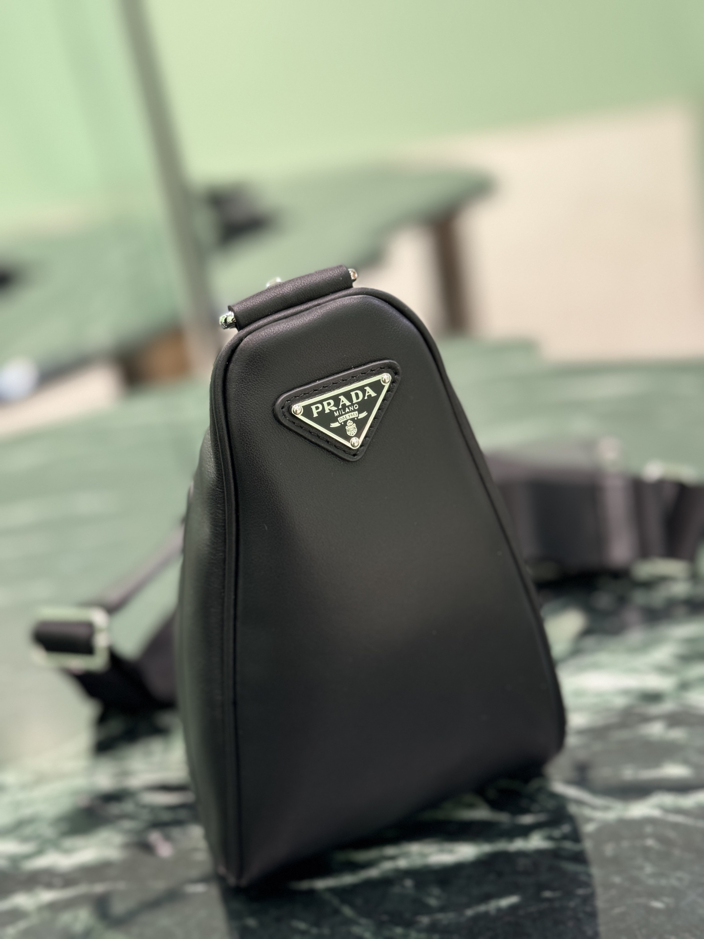 プラダ「Prada」トライアングルバッグ 1BH190 レザーバッグ