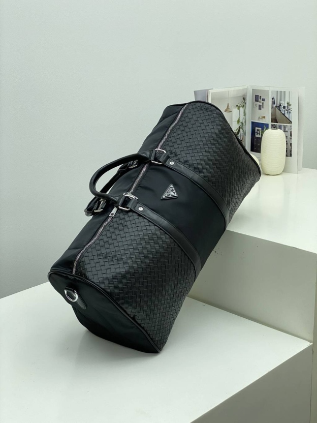 プラダ「Prada」トライアングルトラベルバッグ ショルダートート