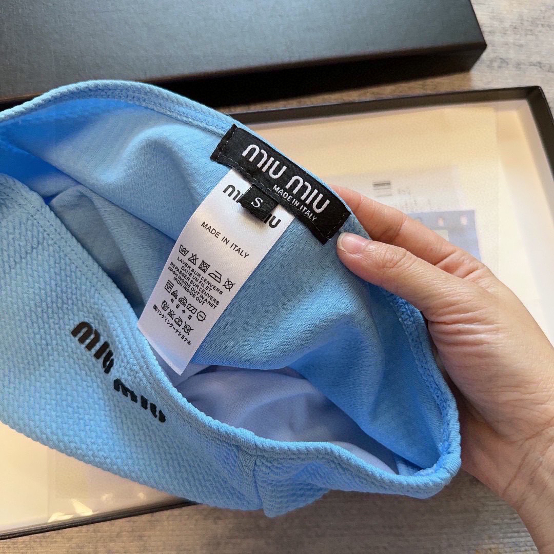 ミュウミュウ「Miu Miu」セパレート水着「2025夏季限定・人気プレミアムスイム登場！」