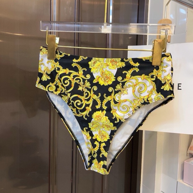 ヴェルサーチ「Versace」セパレート水着「2025夏季限定・人気プレミアムスイム登場！」