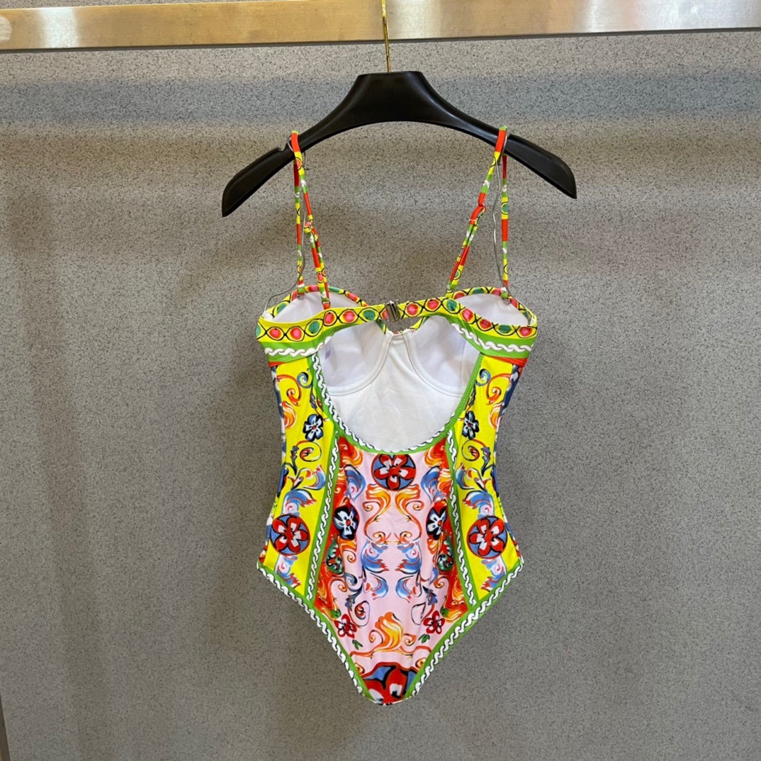 ヴェルサーチ「Versace」ワンピース水着「2025夏季限定・人気プレミアムスイム登場！」