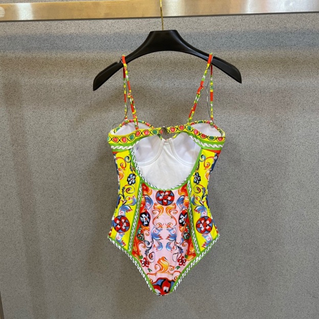 ヴェルサーチ「Versace」ワンピース水着「2025夏季限定・人気プレミアムスイム登場！」