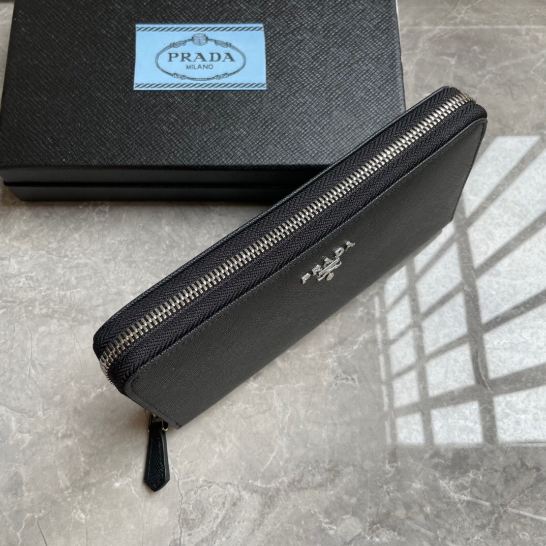 プラダ「PRADA」サフィアーノレザー 財布