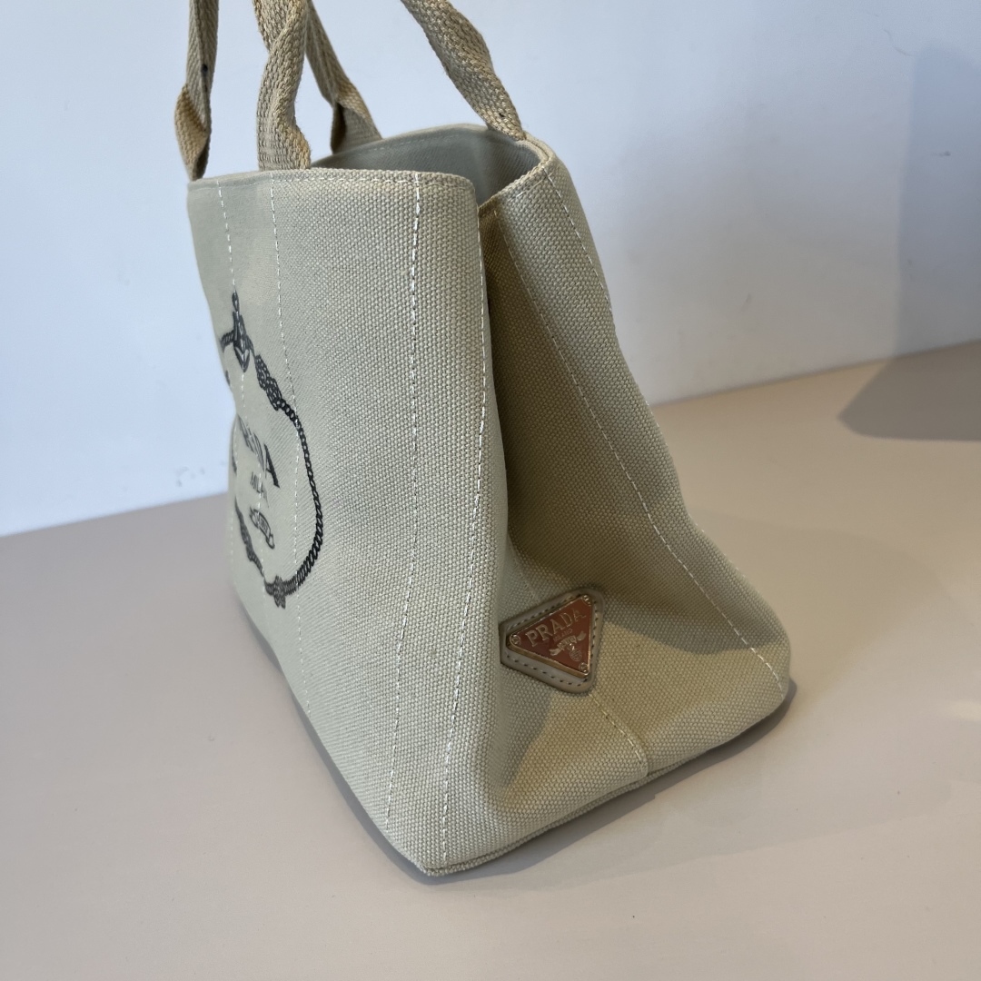 プラダ「Prada」サマーエッセンシャル キャンバス トートバッグ