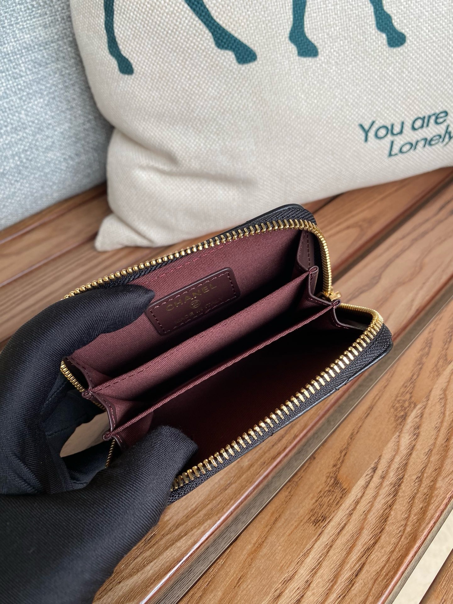 シャネル「Chanel」クラシック ペブルド カーフスキン ジップ コインパースF 7204758