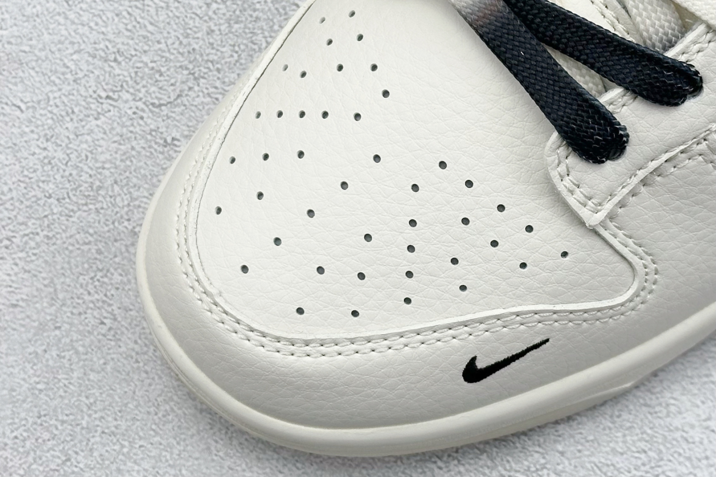 「コラボモデル」Supreme x Nike SB Dunk Low スニーカー