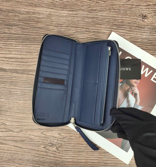 ロエベ「LOEWE」ジッパー付き財布 5色