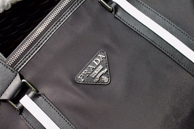 プラダ「Prada」 トラベルトートバッグ