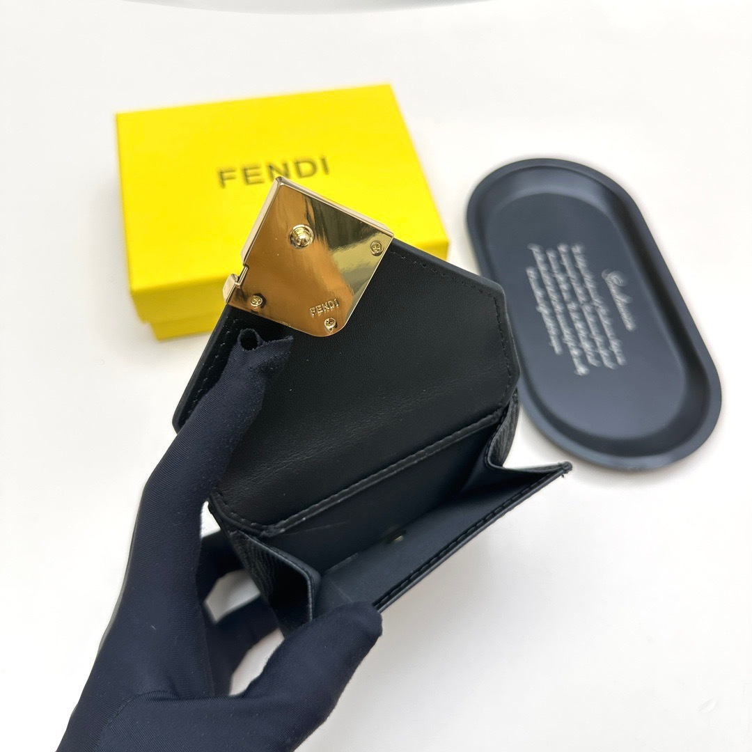 フェンディ「Fendi」FFダイヤモンド財布