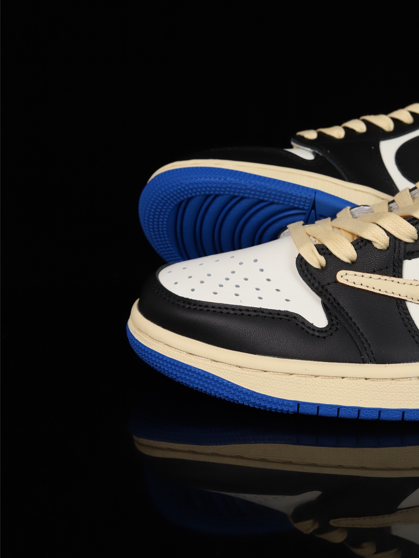 【日本未発売モデル】Nike Air Jordan 1 Low x Travis Scott「Reverse Mocha」シューズ