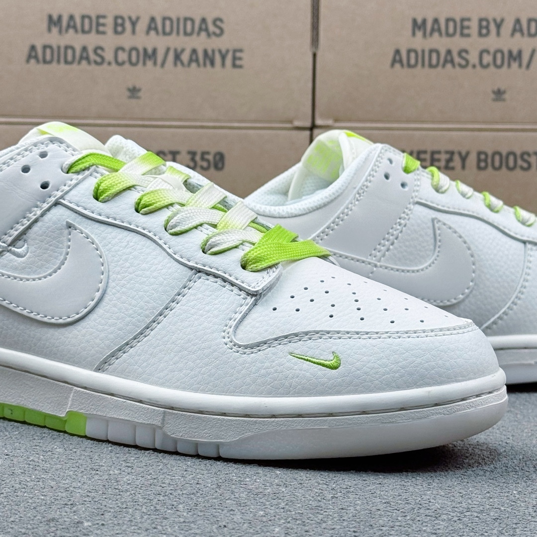 「コラボモデル」Supreme x Nike SB Dunk Low ホワイトグリーン スニーカー