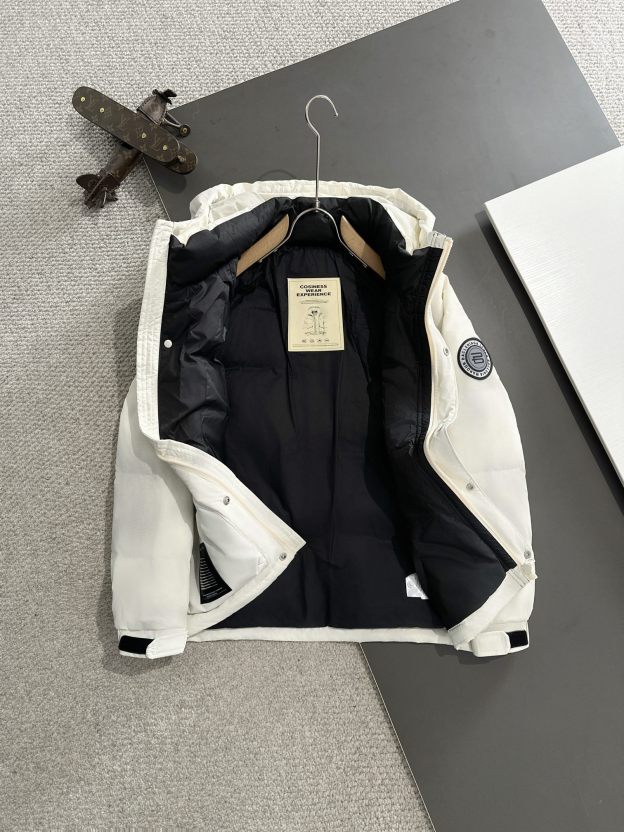 バレンシアガ「Balenciaga」‌秋冬フード付きダウンジャケット