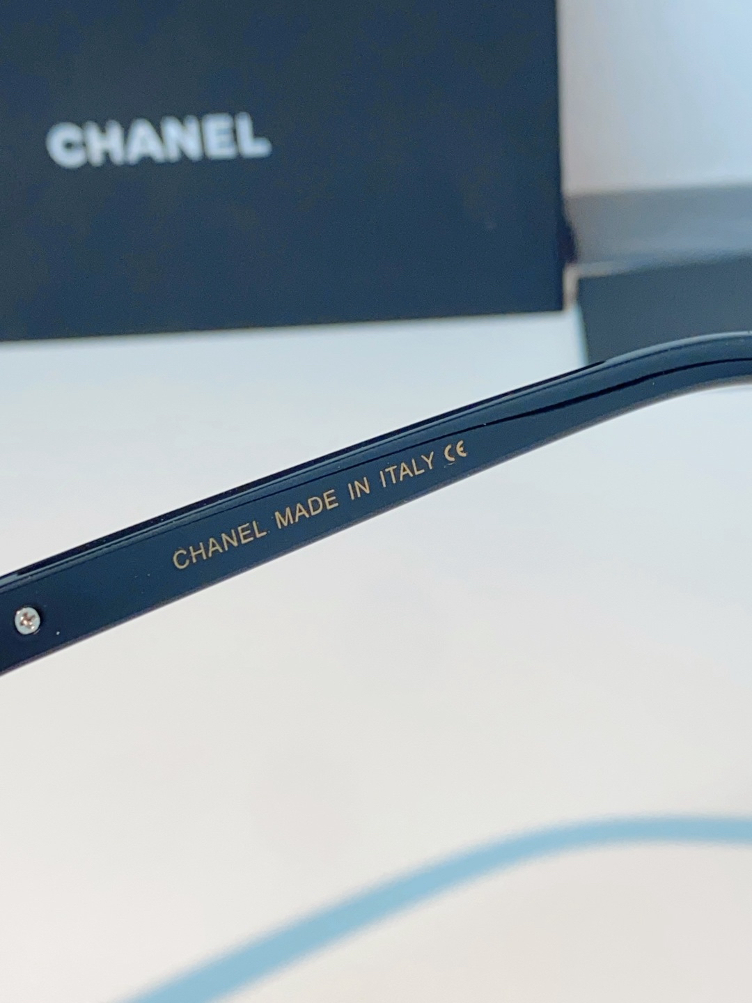 【新作到着】Chanel ハイセンスデザインサングラス「遮光レンズ搭載」