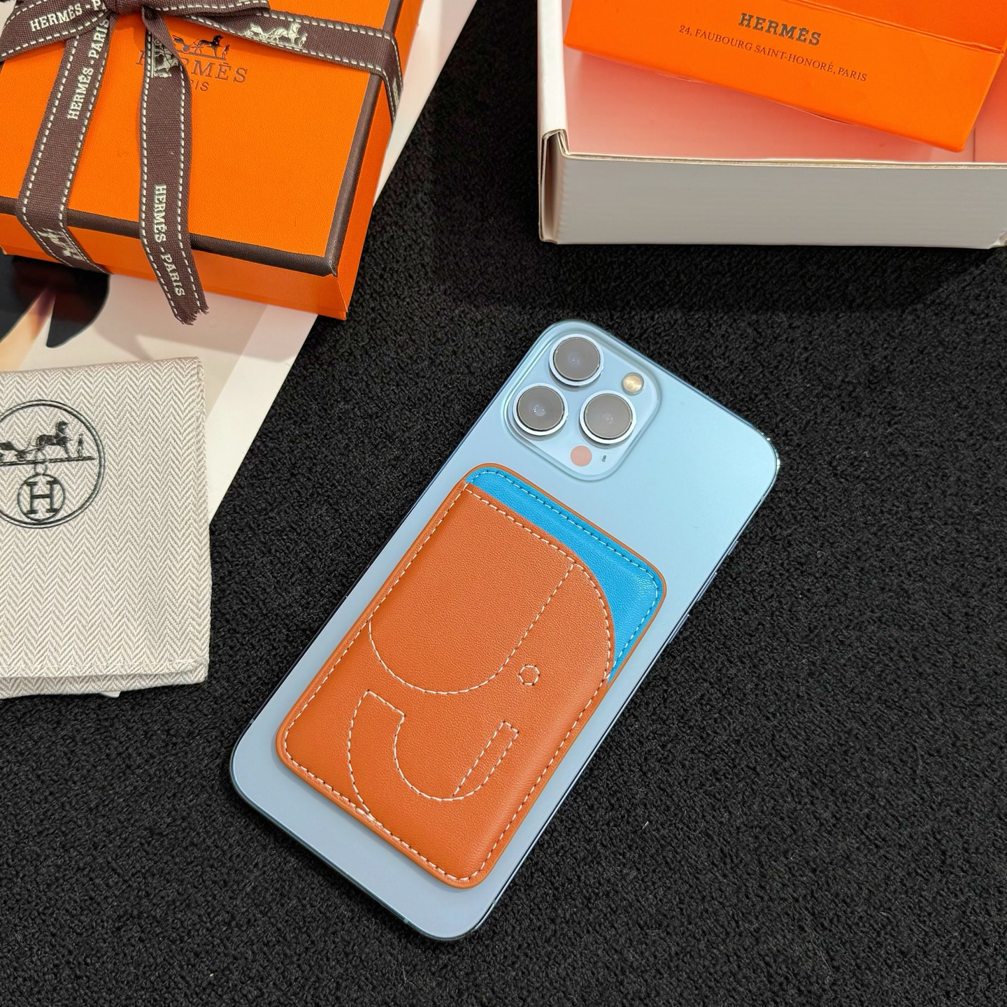 【限定新入荷】エルメス Cheval MagSafe 本革カードケース「12 シリーズ以降全 iPhone 対応」